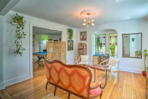 Eclectic Troy Home w/ Hot Tub - Pet Friendly! Haus in Troy