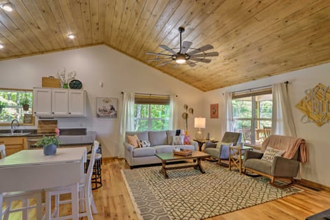 ‘Sky Blue Overlook’ - Hot Tub & Screened Porch! Casa in Marble