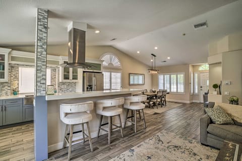 Golfing Galore: Renovated Home Near Courses! House in Indian Wells