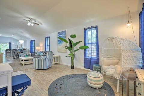 St Augustine Beach Cottage: Walk to Water! Haus in Vilano Beach