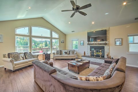 Lake Arrowhead Getaway with Decks + Game Room! House in Lake Arrowhead