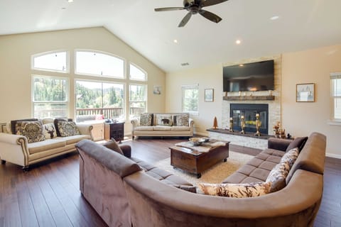 Lake Arrowhead Getaway with Decks + Game Room! House in Lake Arrowhead