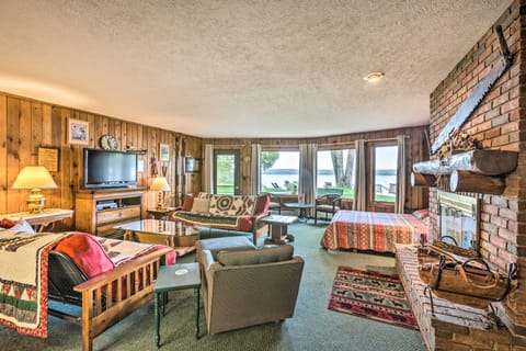 Rustic-Chic Lake Glen Studio: 4 Mi to Beach! Apartment in Glen Lake