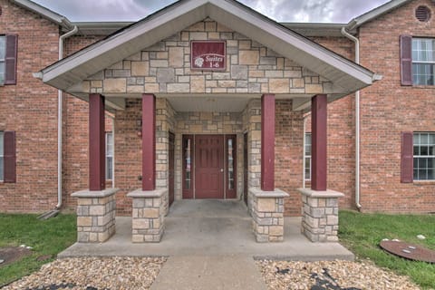 2 Mi to Branson Strip: Family Home w/ Board Games Apartment in Branson