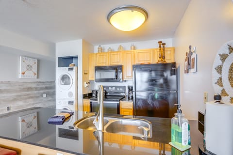 Cozy Lakefront Middle Bass Retreat w/ Balcony Apartment in Lake Erie