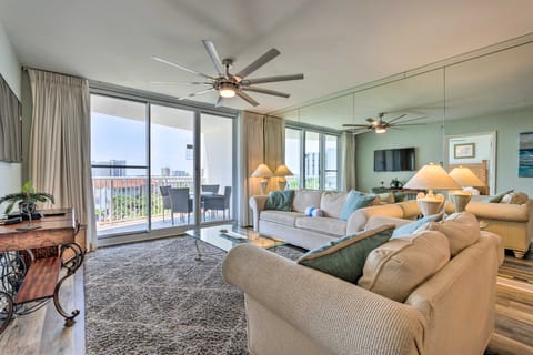 High-Rise Destin Condo w/ Balcony + Pool View Apartment in Destin