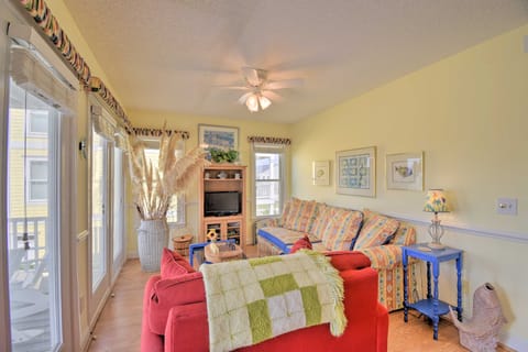 Breezy Holden Beach Escape w/ Shared Pool! House in Holden Beach