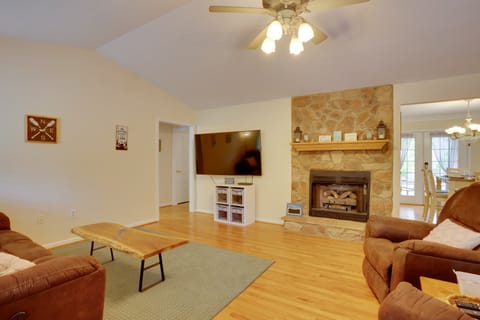 Mineral Getaway w/ Grill, Fire Pits + Boat Docks! House in Lake Anna