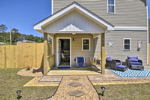 Chic Outer Banks Bungalow < 1 Mi to Beach! Cottage in Kill Devil Hills