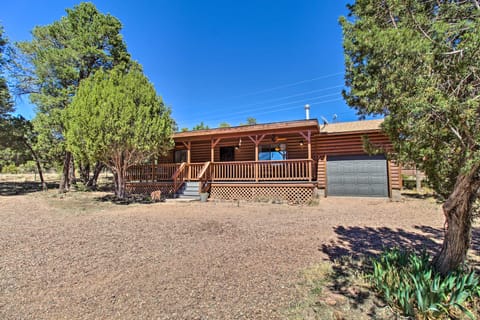 Cozy Heber Cabin Retreat w/ Deck + Fireplace! Haus in Heber-Overgaard