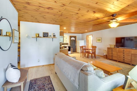 Cozy Heber Cabin Retreat w/ Deck + Fireplace! Haus in Heber-Overgaard