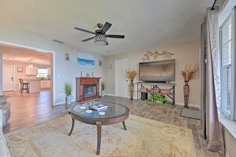Lovely Lakefront Home w/ Grill: 7 Mi to Legoland! House in Winter Haven