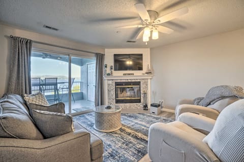 Chic Hollister Condo w/ Table Rock Lake View! Eigentumswohnung in Ridgedale
