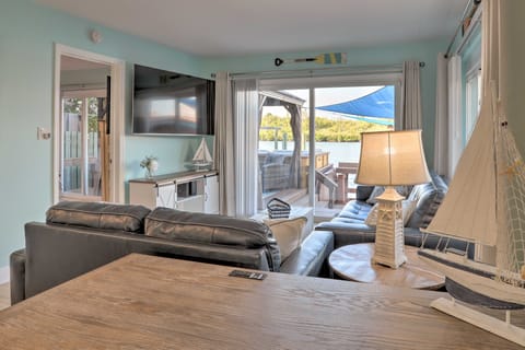Waterfront Oasis w/ Views, Dock & Hot Tub! Cottage in Redington Shores