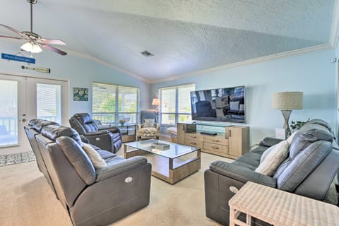 Bradenton Beach Escape: Steps to Ocean + Bay! Condo in Bradenton Beach