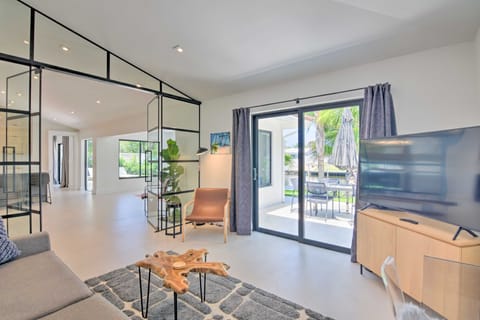 Luxe Wilton Manors Home w/ Private Boat Dock House in Wilton Manors