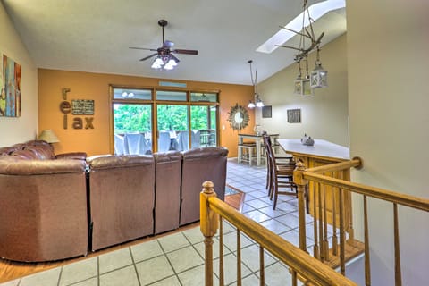 Waterfront Home on Beaver Lake w/ 2 Decks! House in Beaver Lake