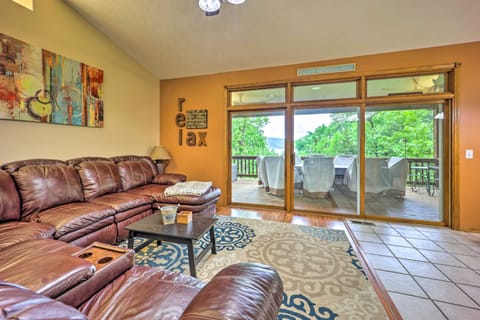 Waterfront Home on Beaver Lake w/ 2 Decks! House in Beaver Lake