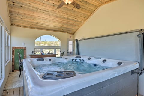 Spacious Retreat with Hot Tub & Mountain Views! House in Black Forest