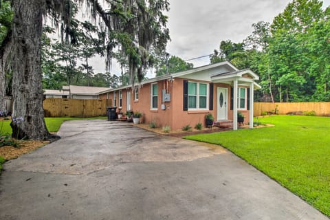 Updated Savannah Hideaway w/ Luxury Backyard! House in Savannah