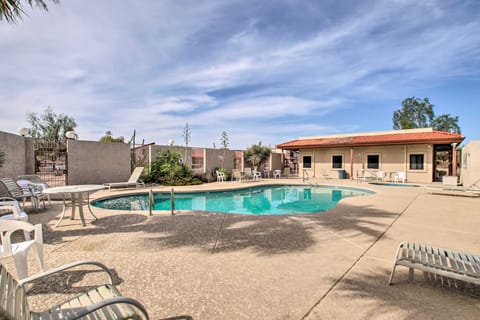 Apache Junction Condo w/ Mountain Views & Pool Apartment in Apache Junction