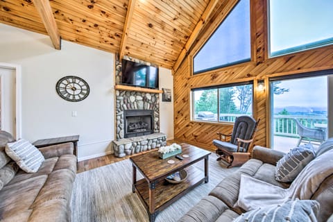 Huge Blairsville Cabin: Game Room + Mtn View! Casa in Blairsville