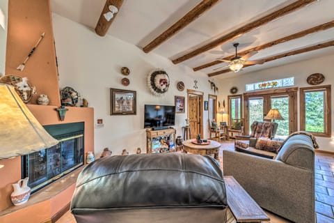 Comfy 'Aspen Ridge' Home ~ 3 Mi to Ski Lifts Apartment in Cloudcroft