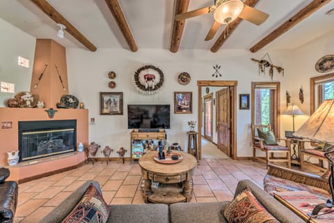 Comfy 'Aspen Ridge' Home ~ 3 Mi to Ski Lifts Apartment in Cloudcroft