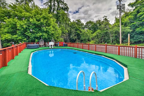 Pittsburgh Home w/ Pool, Fire Pit + Game Room House in Pittsburgh