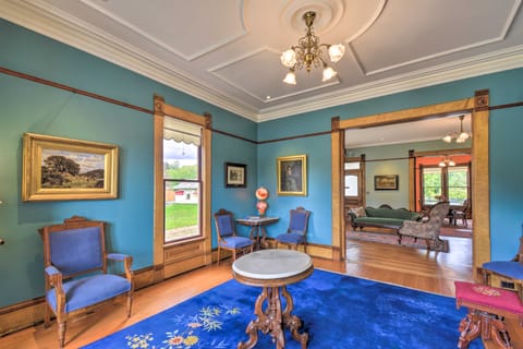Historic, Victorian Villa w/ Park On-Site Moradia in Hood Canal