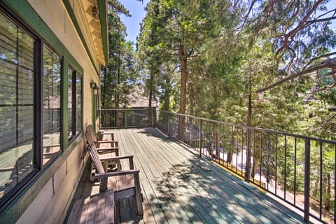 All-Season Crestline Escape - 2 Mi to Lake! House in Crestline