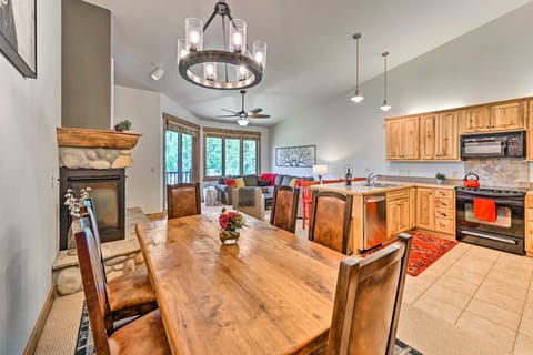 Gorgeous Steamboat Townhome: Shuttle to Ski Resort Apartment in Steamboat Springs