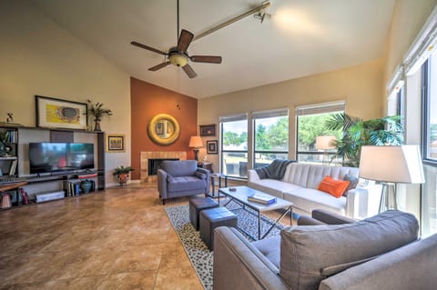 Kerrville Retreat on Hole 18 of Riverhill! Apartment in Kerrville