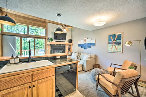 Ski-In/Ski-Out Lutsen Retreat w/ Pool Access! Condo in Lutsen