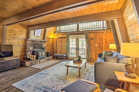 Charming Big Bear Lake Cottage w/ Deck: Hike & Ski Cottage in Big Bear