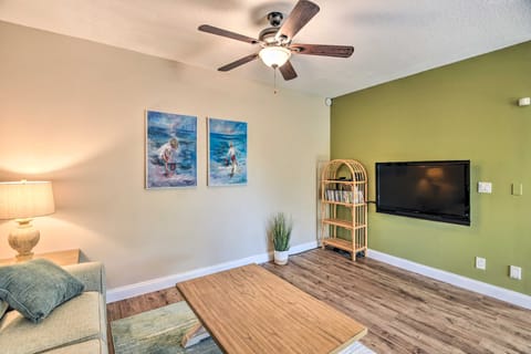 Pet-Friendly New Smyrna Apartment: Walk to Beach! Apartment in Edgewater