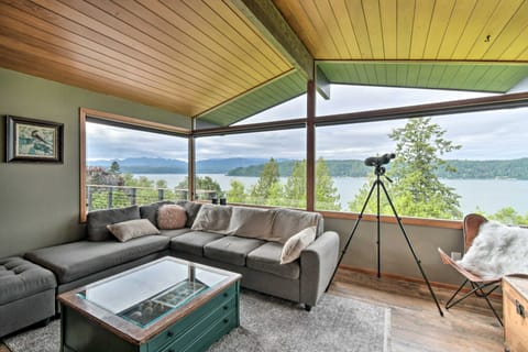 Bright & Airy Home w/ Sweeping View + Hot Tub Haus in Union