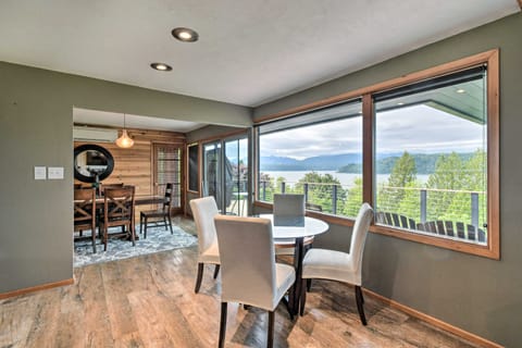 Bright & Airy Home w/ Sweeping View + Hot Tub House in Union