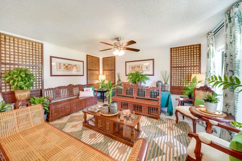 Spacious Group Retreat: 15 Mi to Dtwn San Antonio! Villa in San Antonio