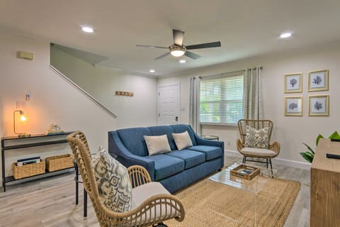 Modern Miramar Beach Townhome, Walk to Ocean! Apartment in Miramar Beach