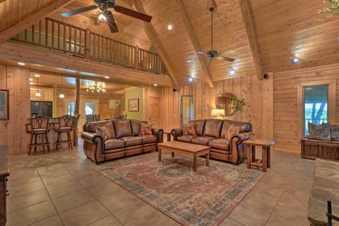 ‘Country Cabin’ w/ Wraparound Deck & Views! House in Arkansas