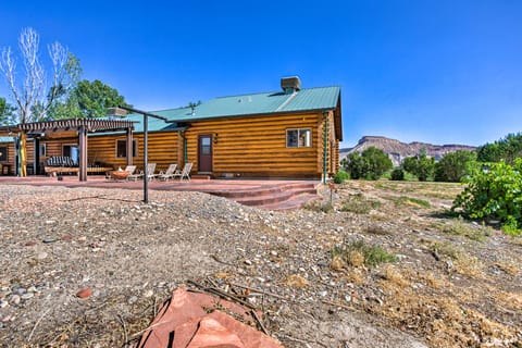 Clifton Retreat w/ Breathtaking Mt Backdrop! House in Colorado