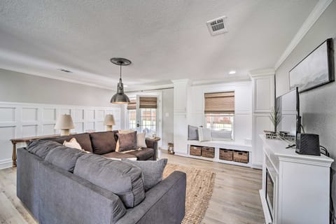 Stunning Oklahoma Home ~ 3 Mi to Spiro Mounds House in Arkansas