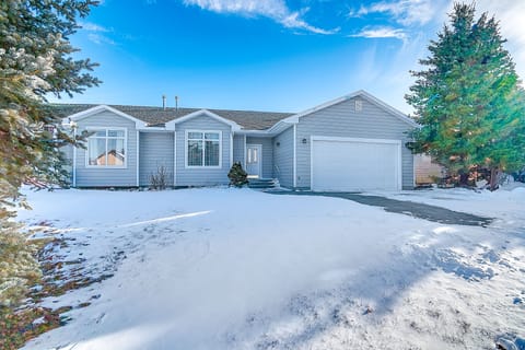 Red Lodge Townhome w/ Hot Tub & Mountain Views! Apartment in Red Lodge