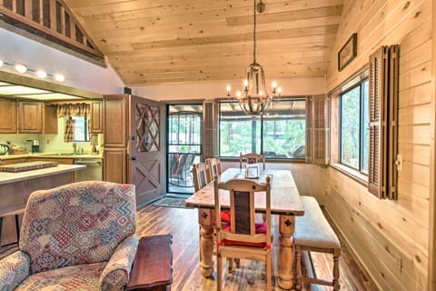 Woodsy Arizona Cabin w/ Deck, Porch & Grill! Maison in Heber-Overgaard