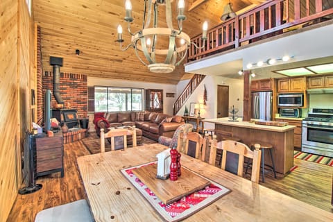 Woodsy Arizona Cabin w/ Deck, Porch & Grill! Maison in Heber-Overgaard