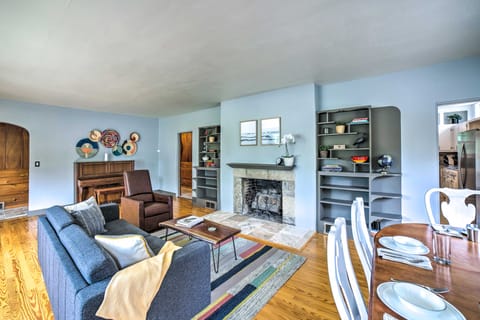 Cozy Abode ~ 3 Mi to Indiana Dunes Nat'l Park House in Porter