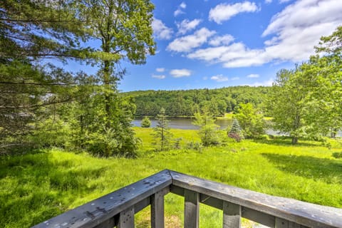 Catskills Sanctuary w/ Lake Views + Hot Tub Casa in Narrowsburg