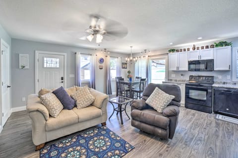 Fort Wayne Getaway - Family + Pet Friendly! Apartment in Fort Wayne