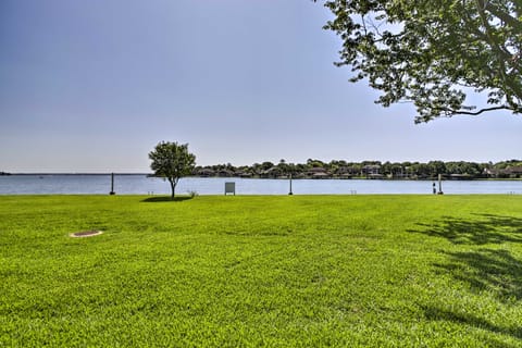 Gorgeous Lakefront Townhouse w/ Boat Dock! Condominio in Lake Conroe